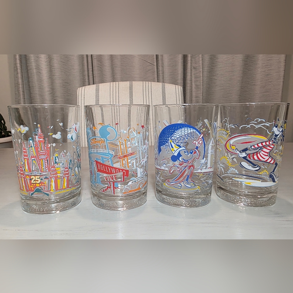 Disney 25th Anniversary Commemorative Set Of 4 Beverage Glasses Like New - Picture 2 of 13